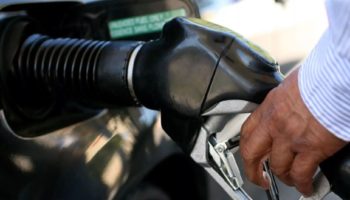 Причины появления запаха бензина при запуске двигателя автомобиля