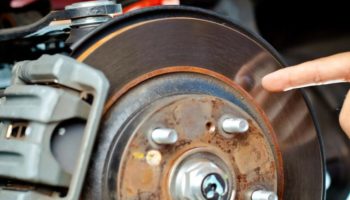 Что делать, если скрипят тормоза при торможении на машине